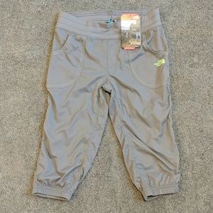NWT The North Face YOUTH girls capris SZ Med